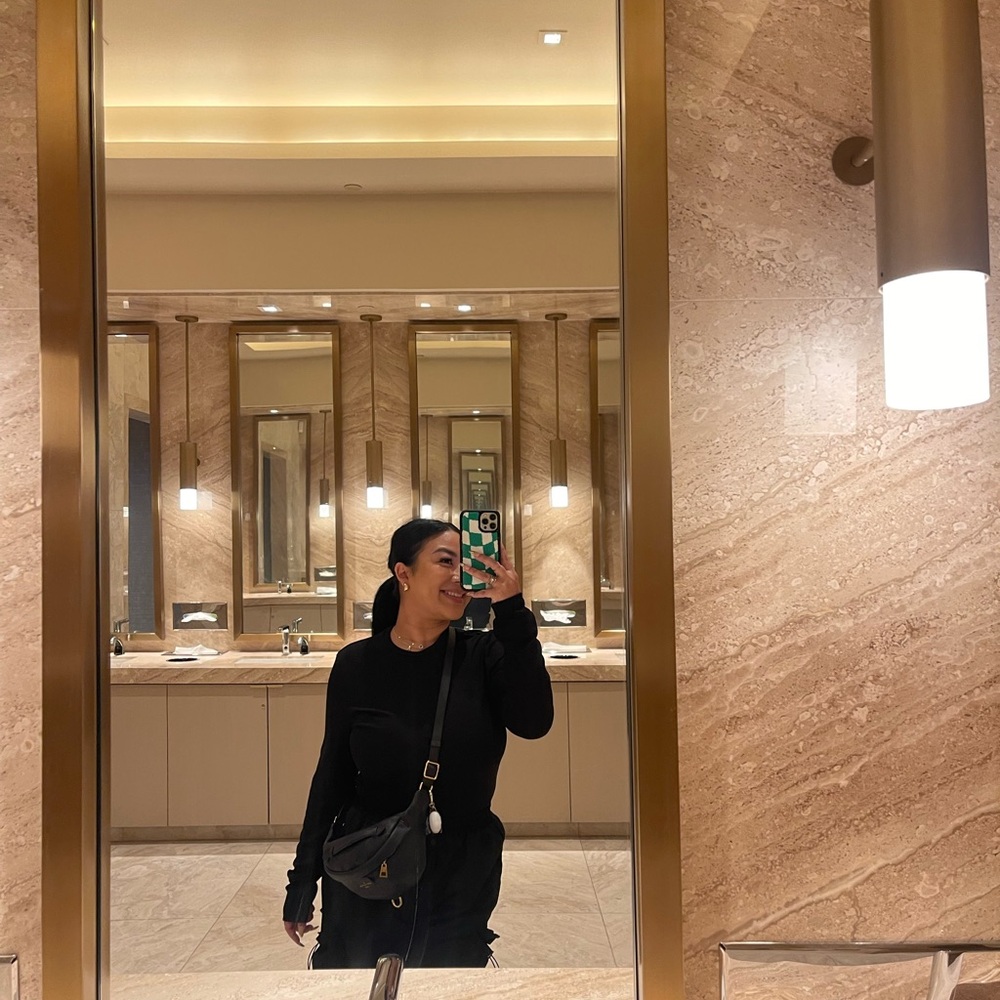 Meet your Posher, Alexi